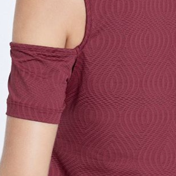 CUT OUT DRY FIT WORKOUT TOP - BURGUNDY - Picture 3 of 4